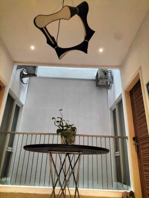 kosan guest house di jalan setiabudi jakarta selatan
