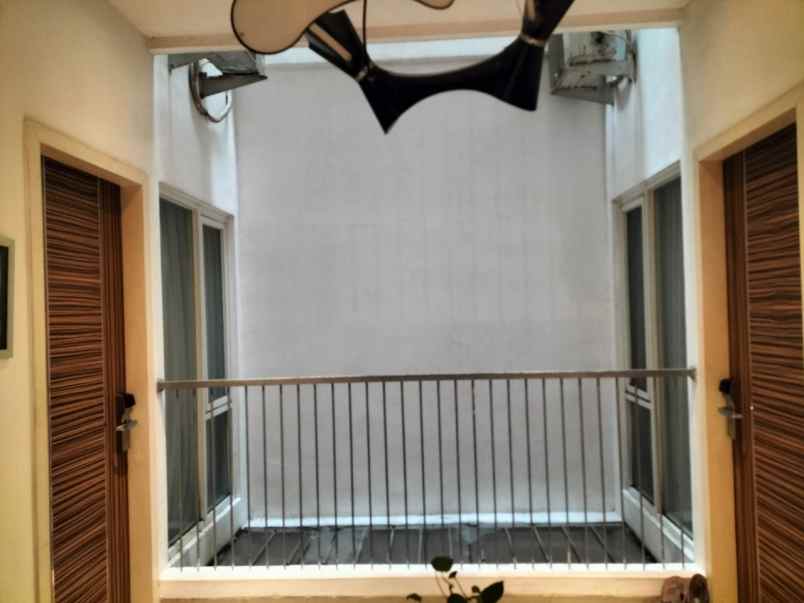 kosan guest house di jalan setiabudi jakarta selatan