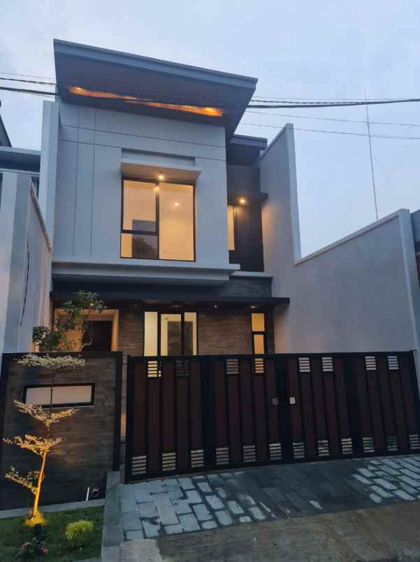 minimalis modern 2 lantai rungkut asri row 4 mobil