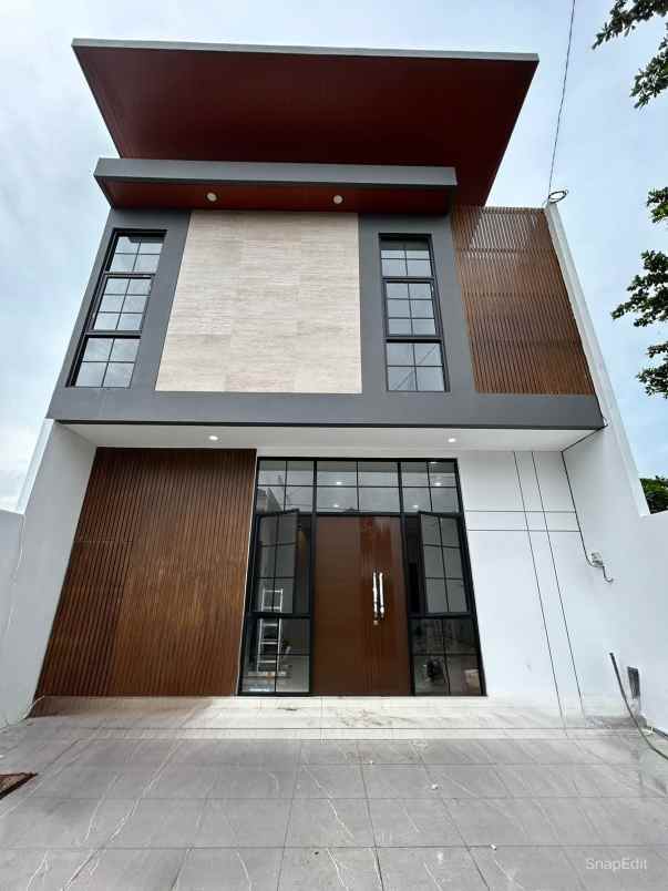 modern tropical sutorejo row jalan 4 mobil hadap barat