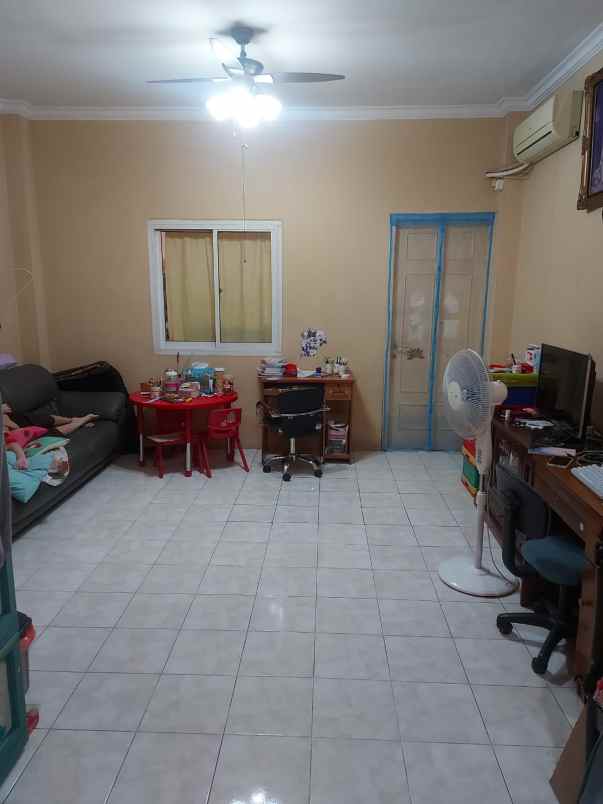 ruko gandeng 3 lantai cengkareng timur jakarta barat