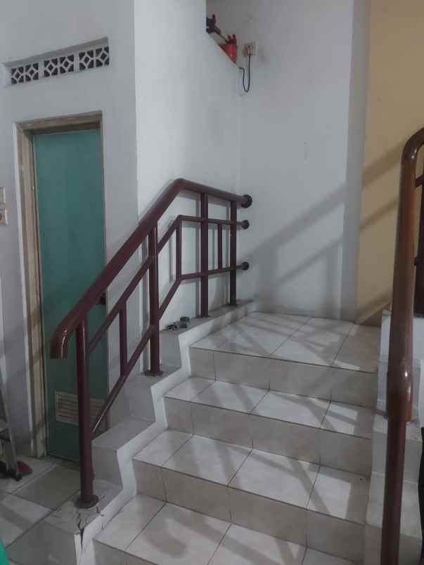 ruko gandeng 3 lantai cengkareng timur jakarta barat