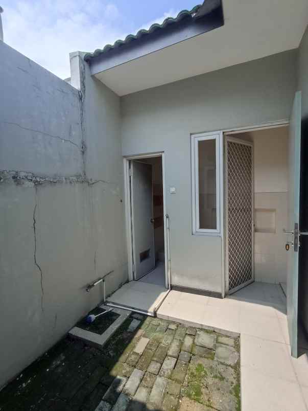 rumah 1 lantai sukolilo dian regency full furnish nego