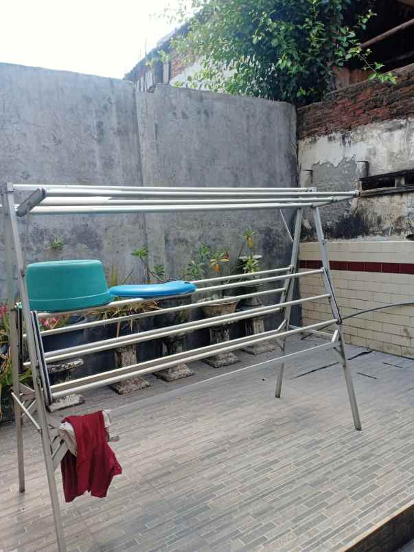 rumah 2 lantai 0 jalan raya dalam kota mojokerto