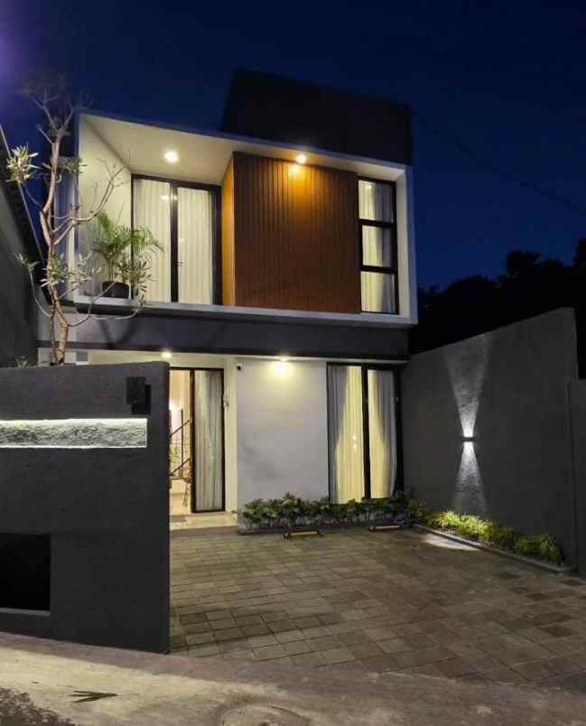 rumah 2 lantai 900 jutaan strategis di ngaglik