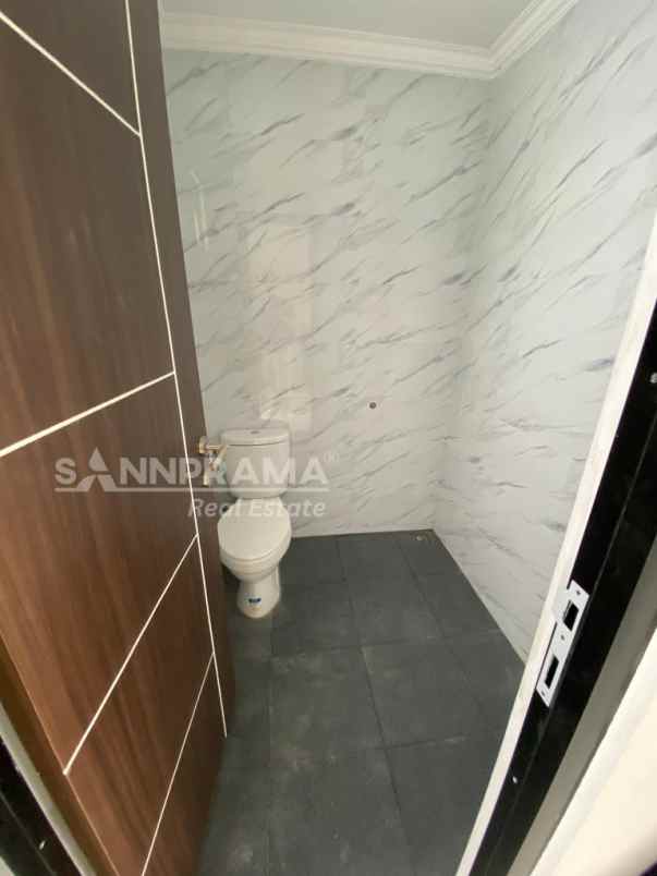 rumah 2 lantai dekat mall the park sawangan depok