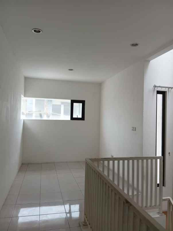 rumah 2 lantai di cilame one gate system