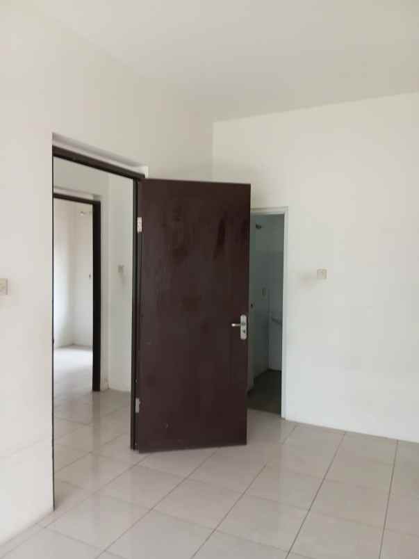 rumah 2 lantai di cilame one gate system