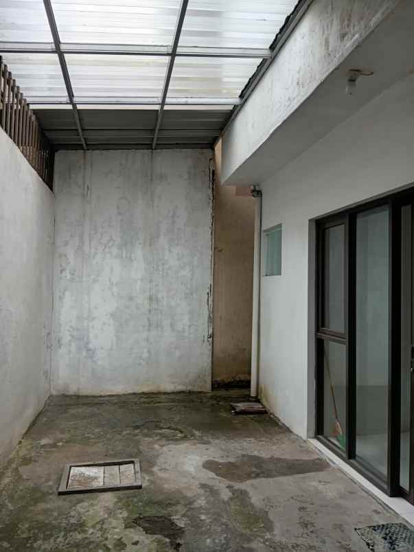 rumah 2 lantai di cilame one gate system