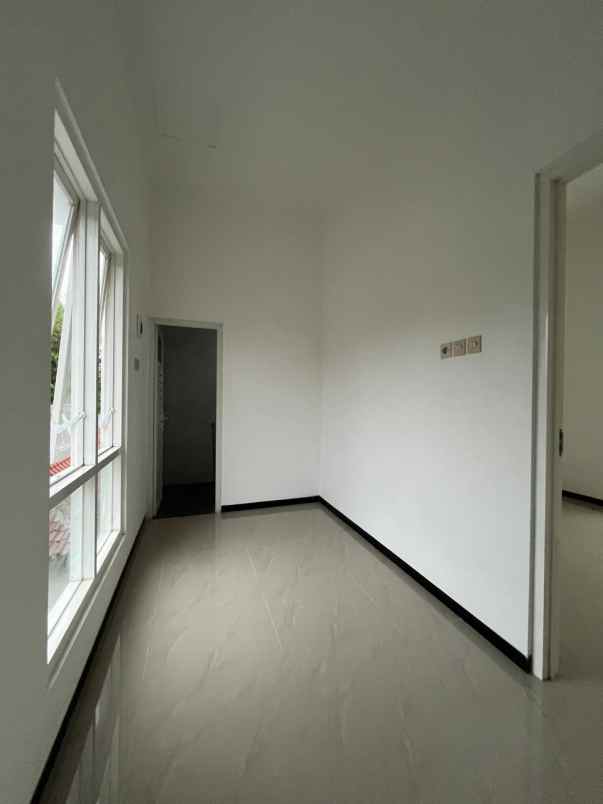 rumah 2 lantai lokasi dekat kampus binus araya