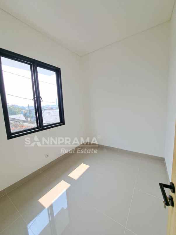 rumah 2 lantai minimalis di cluster dekat stasiun bima