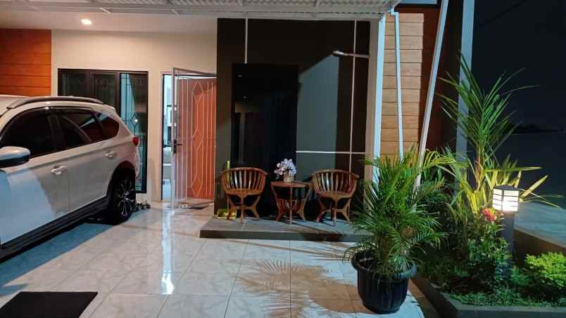 rumah apik siap huni dalam cluster di bedahan sawangan