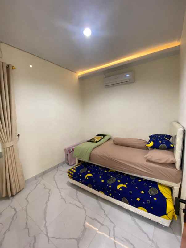 rumah apik siap huni dalam cluster di bedahan sawangan