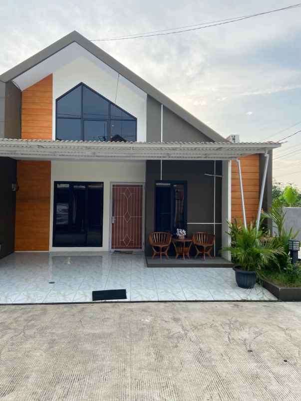 rumah apik siap huni dalam cluster di bedahan sawangan