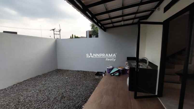 rumah baru 2 lantai siap huni di mampang depok