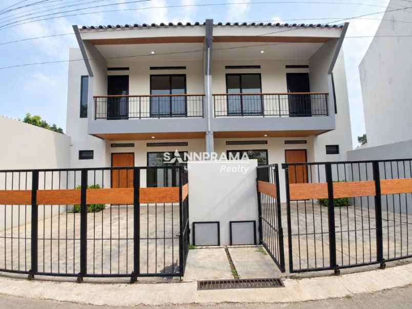 rumah baru 2 lantai siap huni di mampang depok