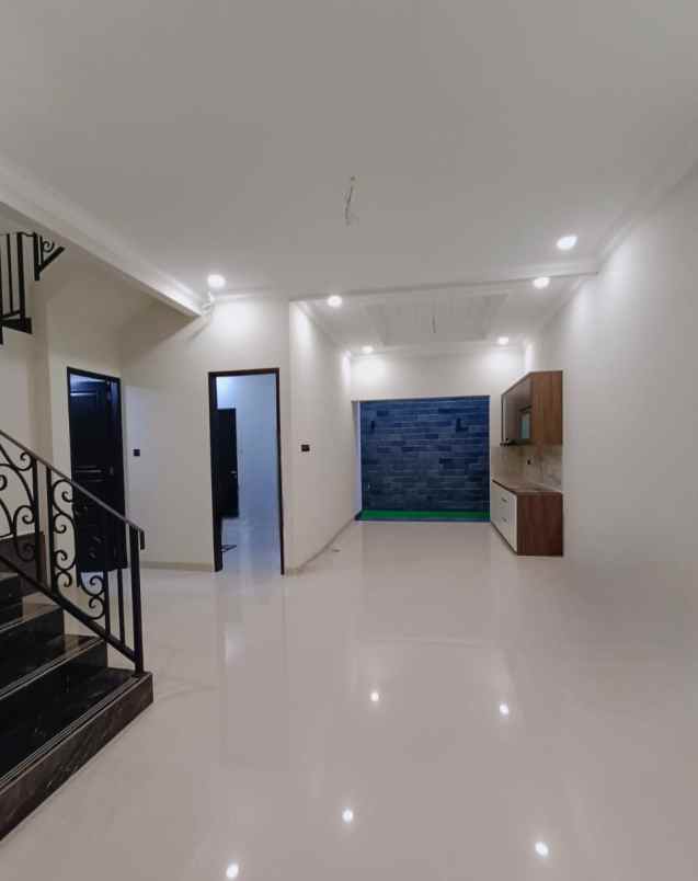 rumah baru american classic di ciledug tangerang