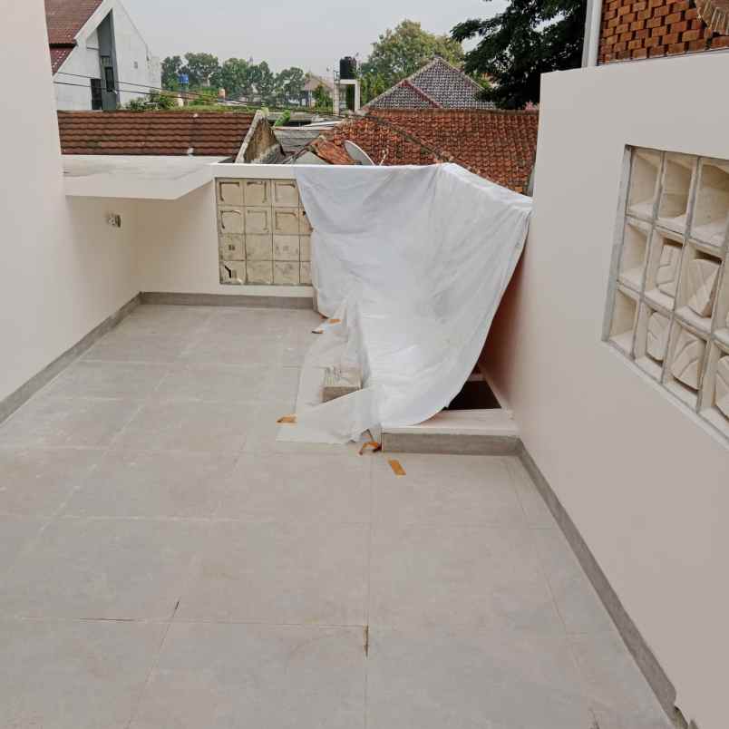 rumah baru dua lantai margacinta buahbatu bandung