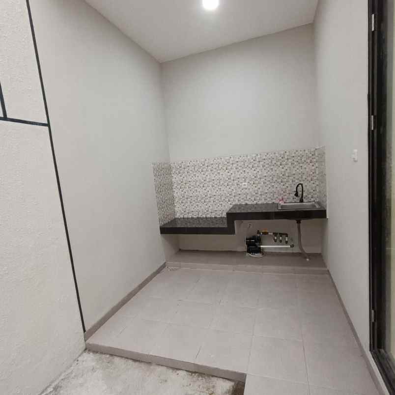 rumah baru gres mulyosari utara
