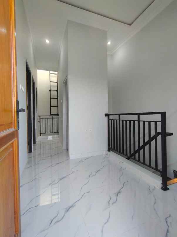 rumah baru klasik modern di setu cipayung jaktim