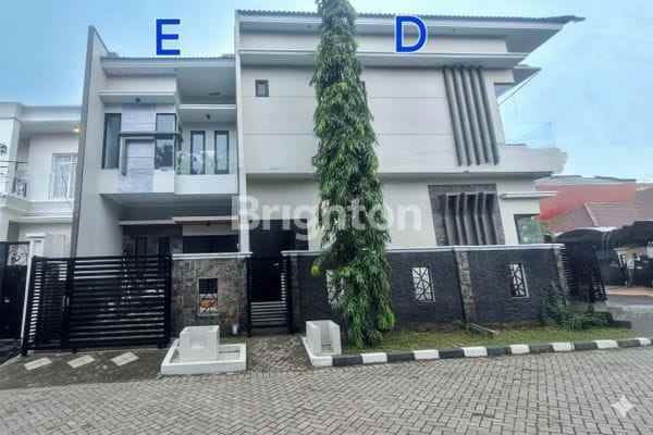 rumah baru mulyosari 2 lantai minimalis