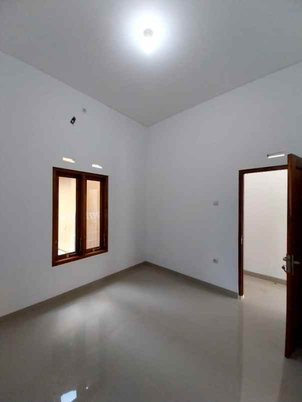 rumah baru siap huni dekat pasar sleman