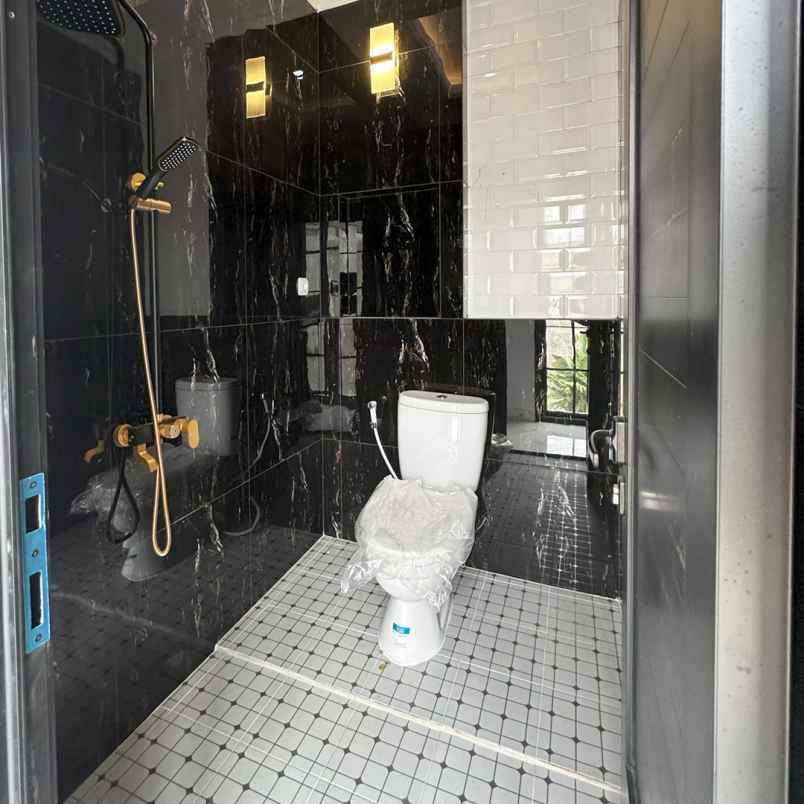 rumah cluster 2 lantai di kebagusan ada kolam renang