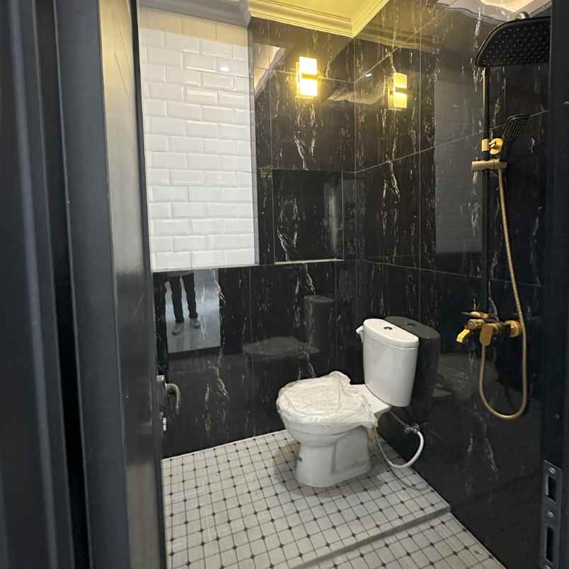 rumah cluster 2 lantai di kebagusan ada kolam renang