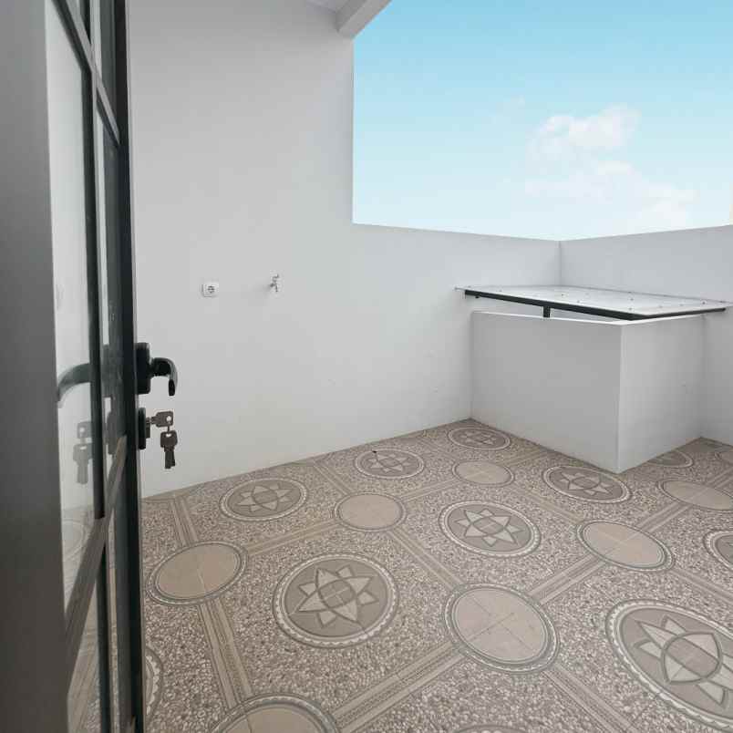 rumah cluster 2 lantai di kebagusan ada kolam renang