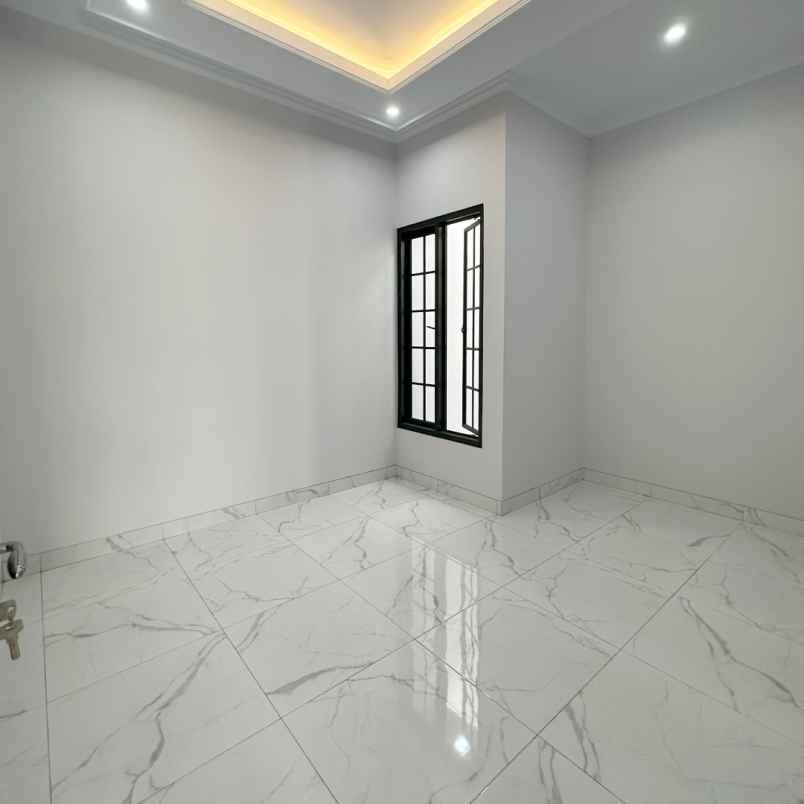 rumah cluster 2 lantai di kebagusan ada kolam renang