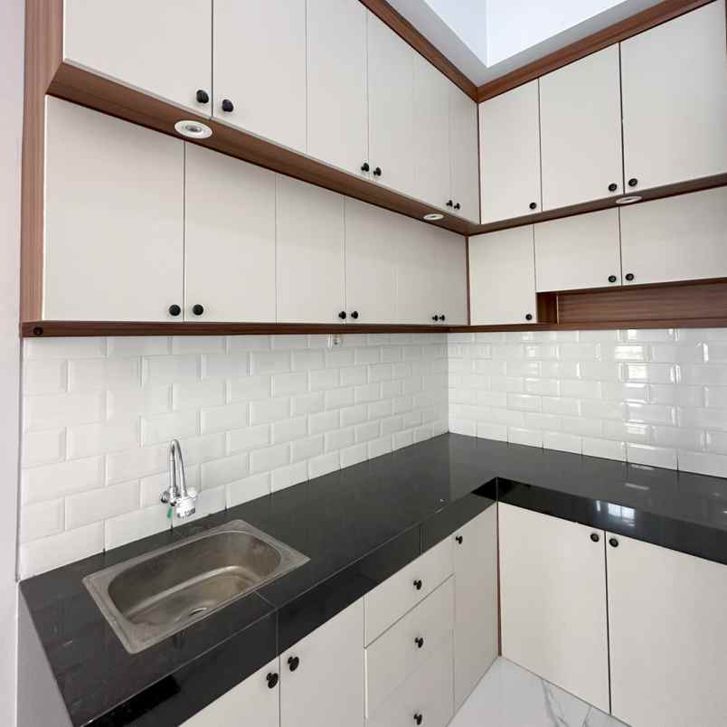 rumah cluster 2 lantai di kebagusan ada kolam renang