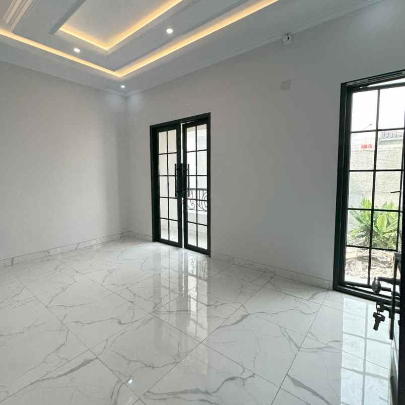 rumah cluster 2 lantai di kebagusan ada kolam renang