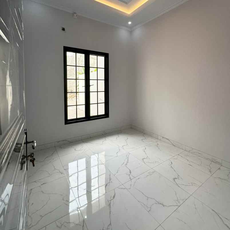 rumah cluster 2 lantai di kebagusan ada kolam renang