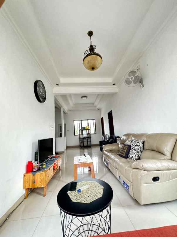 rumah di cinere depok lokasi dekat ke tol brigif