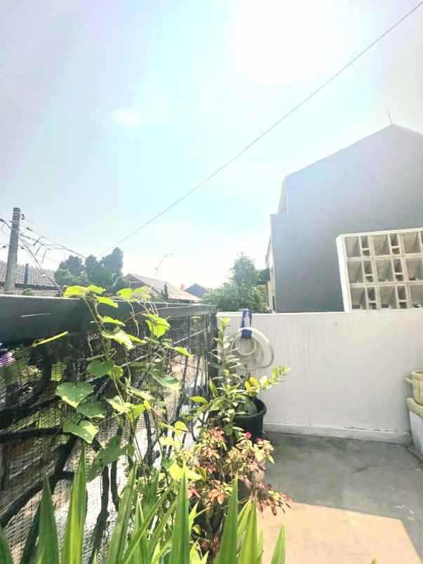 rumah di cinere depok lokasi dekat ke tol brigif