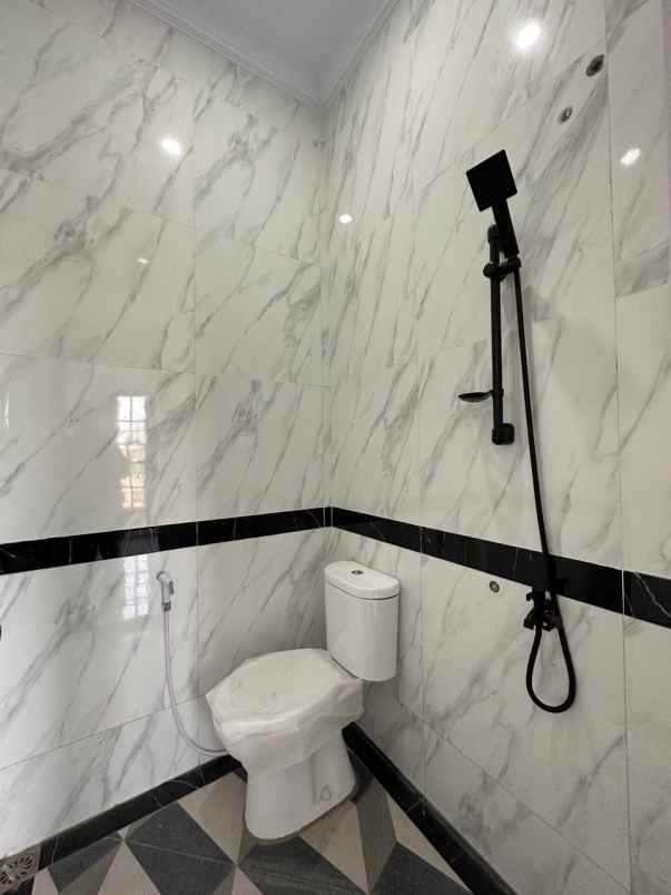 rumah di jaksel dekat jl andara raya tol brigif