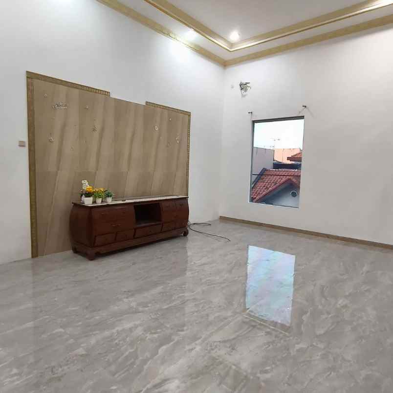 rumah di klampis semolo timur
