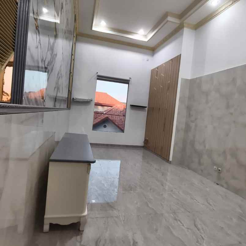 rumah di klampis semolo timur