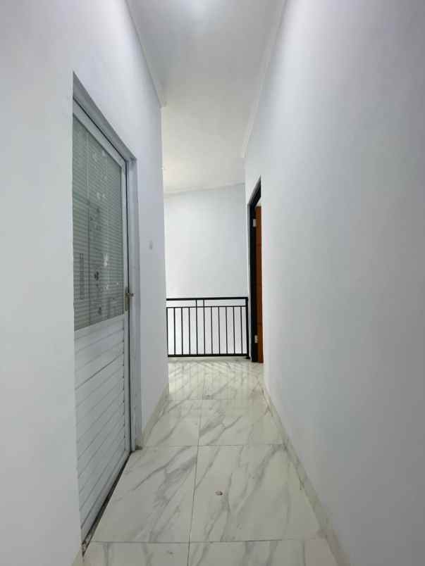 rumah dp 0 siap huni 2 lantai dekat stasiun