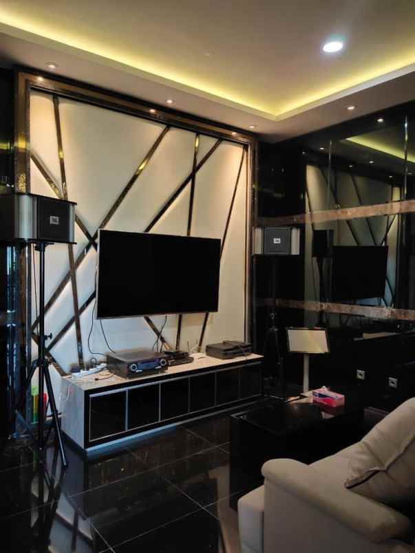 rumah emerald cove gading