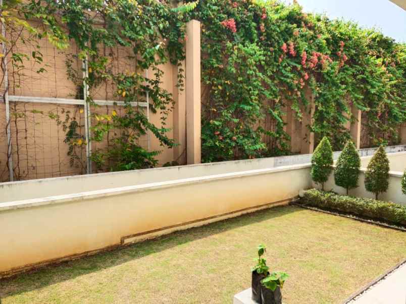 rumah emerald cove gading