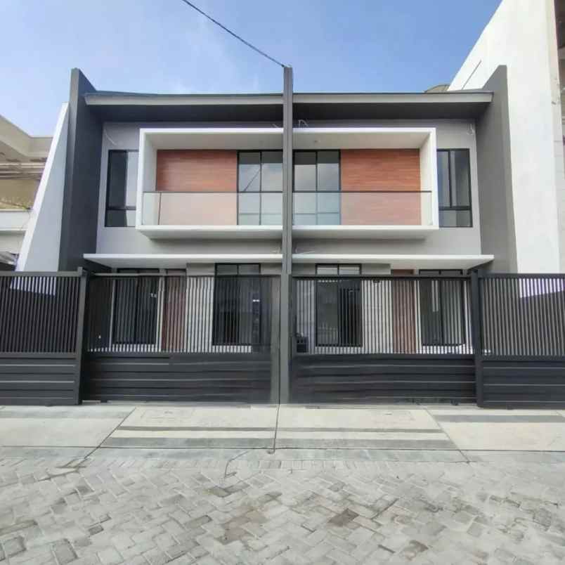 rumah gress 2 lantai jl kutisari dekat sier