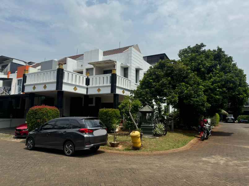 rumah hook elite premium di raffles hills cibubur