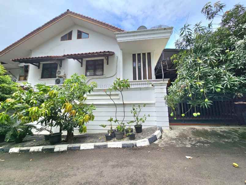 rumah hook siap huni di pulomas jakarta timur