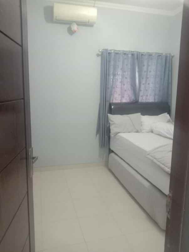 rumah jalan raya cilebut