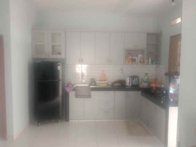 rumah jalan raya cilebut