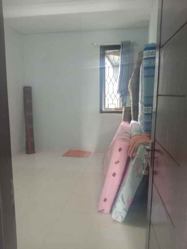 rumah jalan raya cilebut