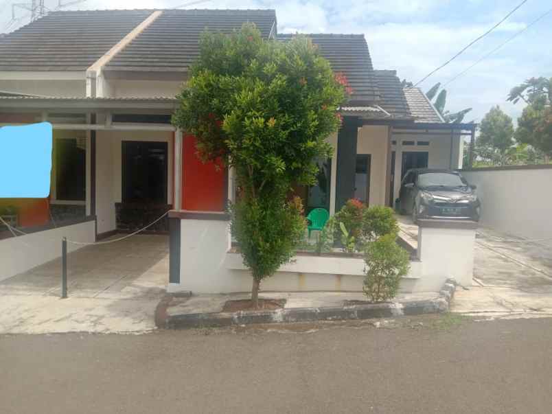 rumah jalan raya cilebut