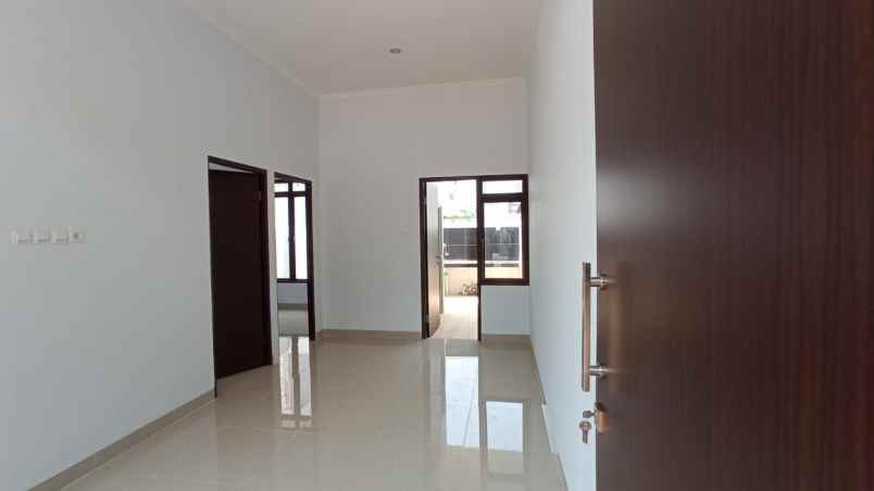 rumah jl cisaat setu telajung