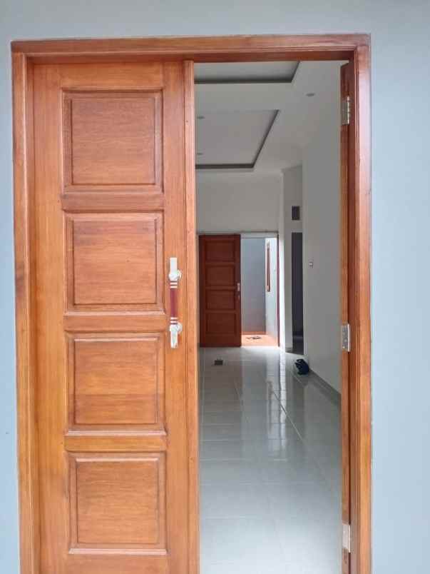 rumah jl raya sawangan rangkpan